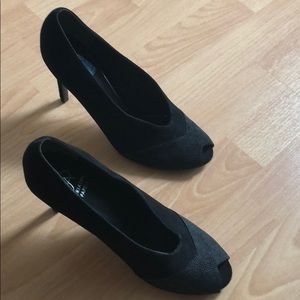 Adriana Papell black heels